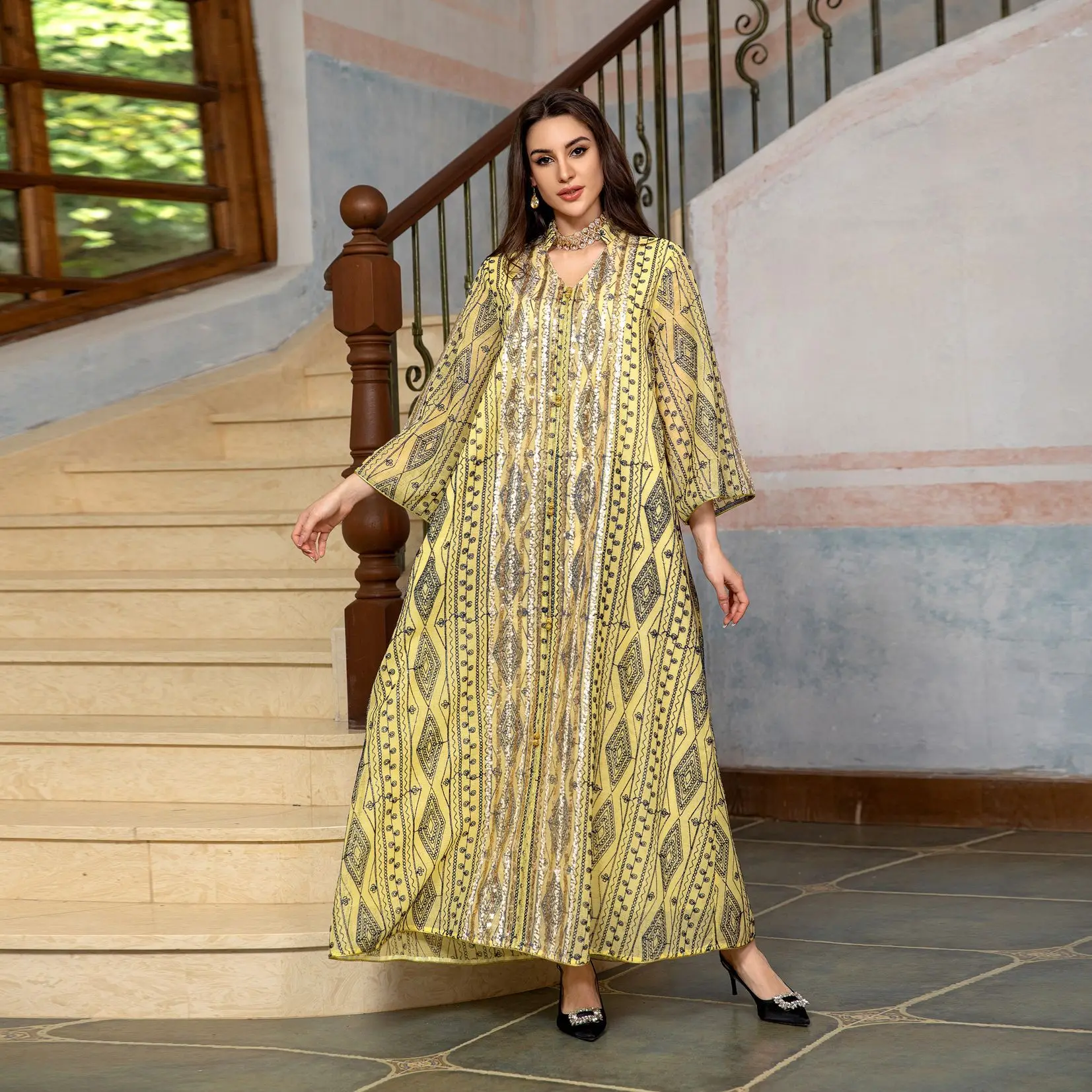 عباية عيد مطرزة بالترتر الشبكي - مراجعة Embroidery Kebaya وسعره