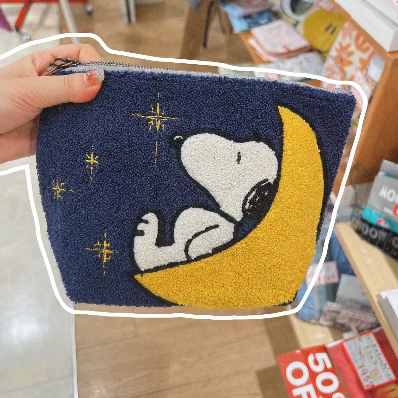 حقيبة أقلام مطرزة بتصميم سنوبي - مراجعة Embroidery Online وسعره
